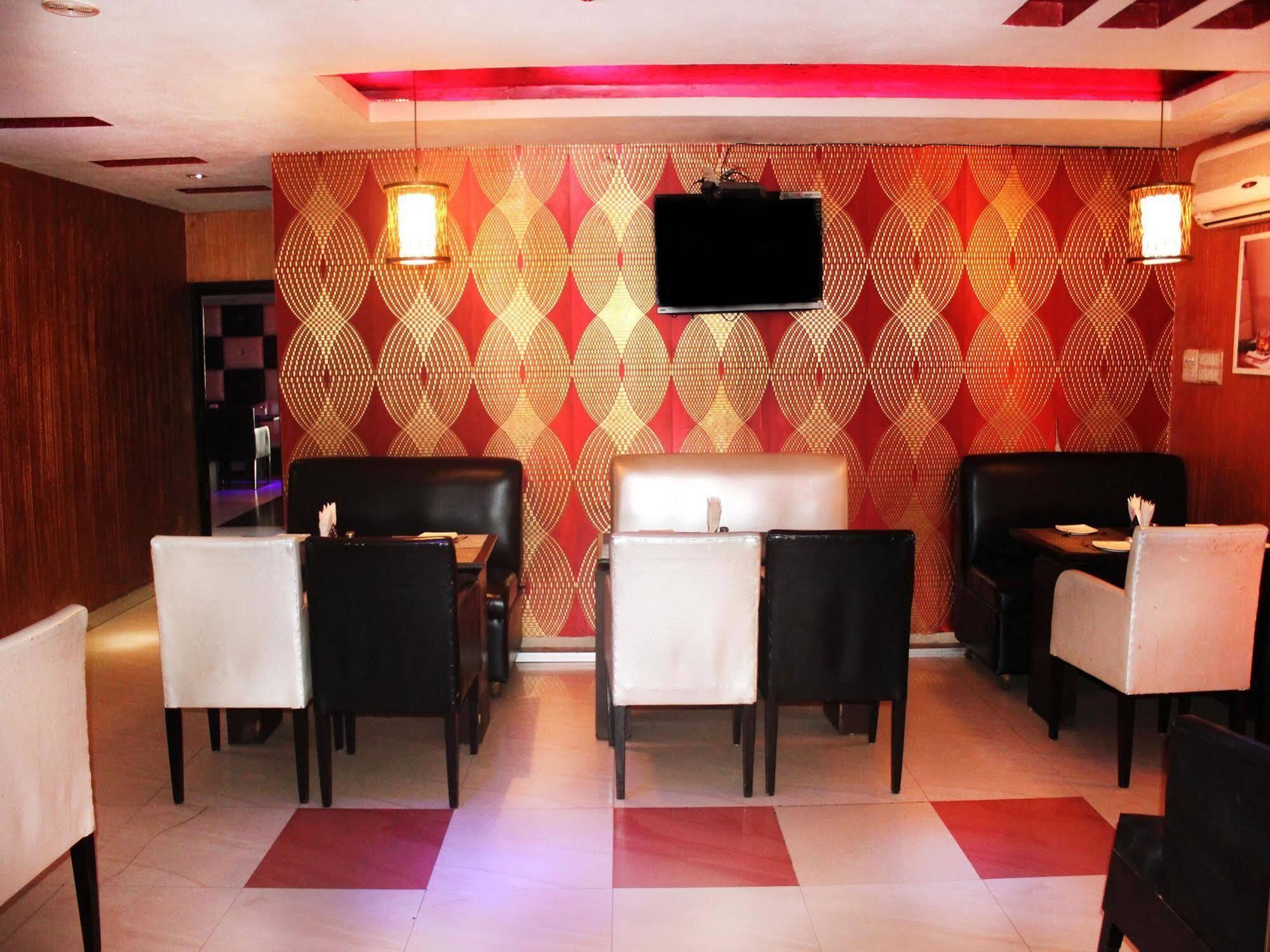 Hotel Rajmandir Faridabad Buitenkant foto