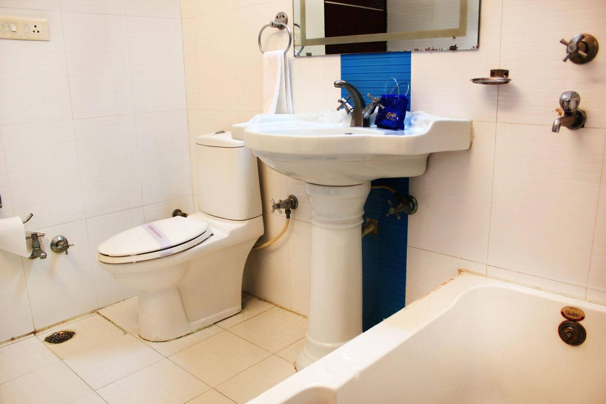 Hotel Rajmandir Faridabad Buitenkant foto