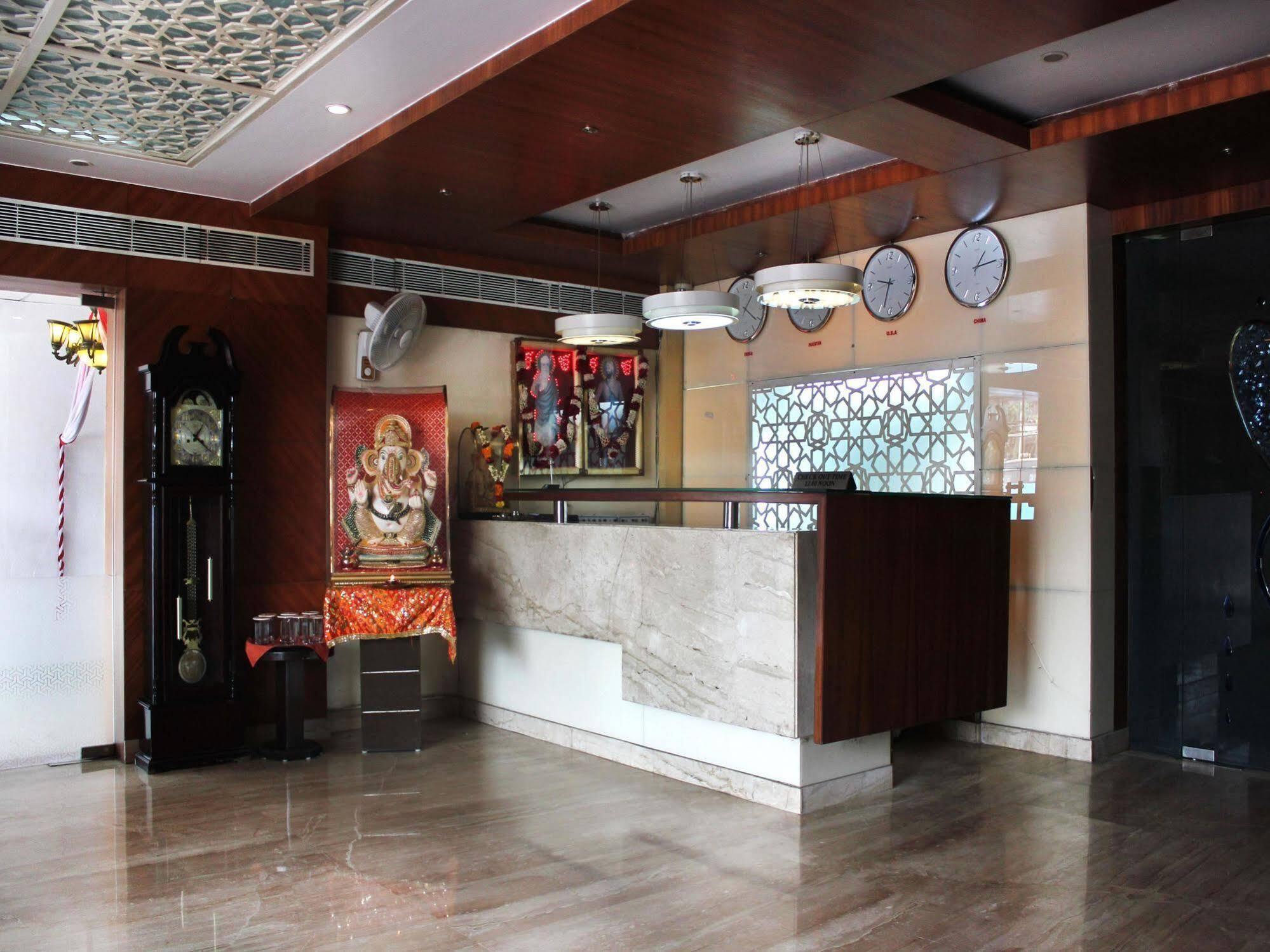 Hotel Rajmandir Faridabad Buitenkant foto
