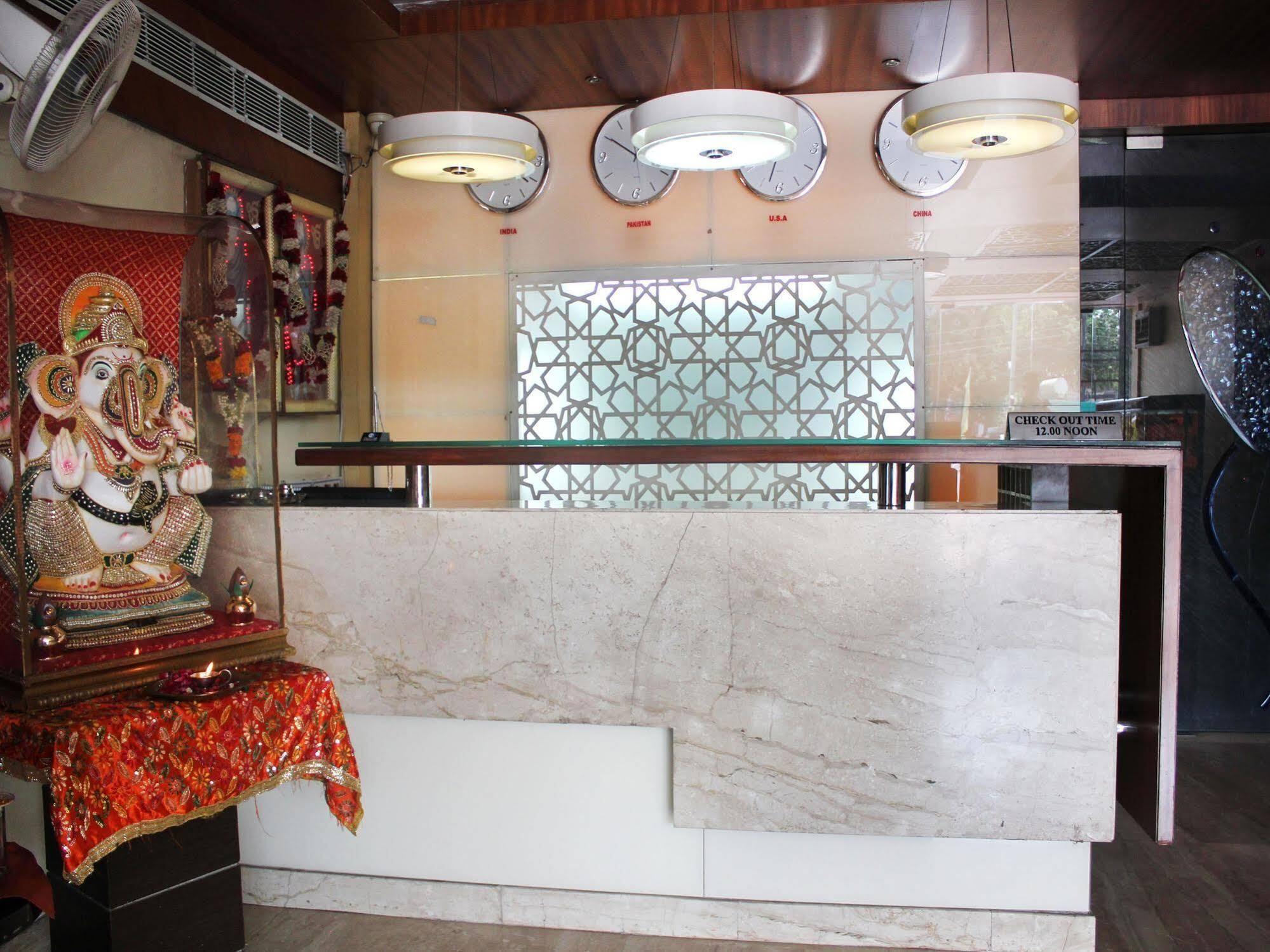 Hotel Rajmandir Faridabad Buitenkant foto