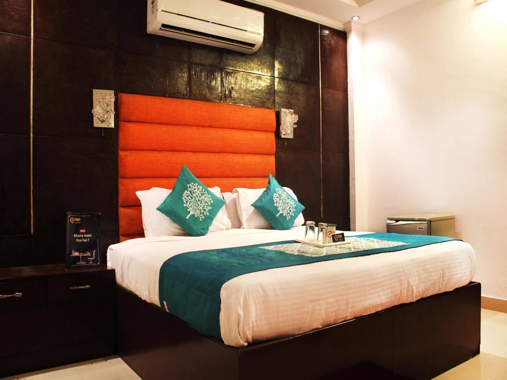 Hotel Rajmandir Faridabad Buitenkant foto