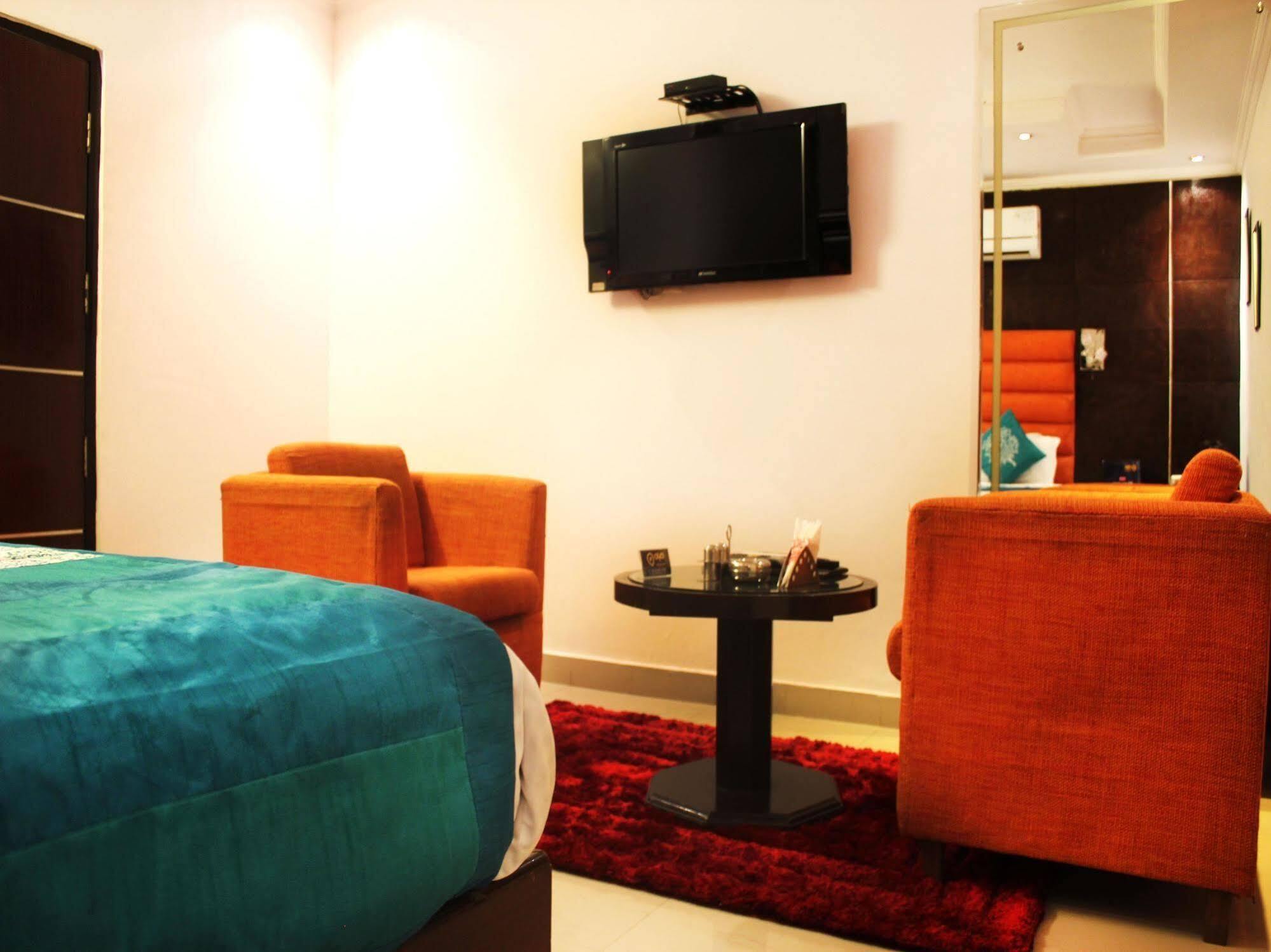 Hotel Rajmandir Faridabad Buitenkant foto